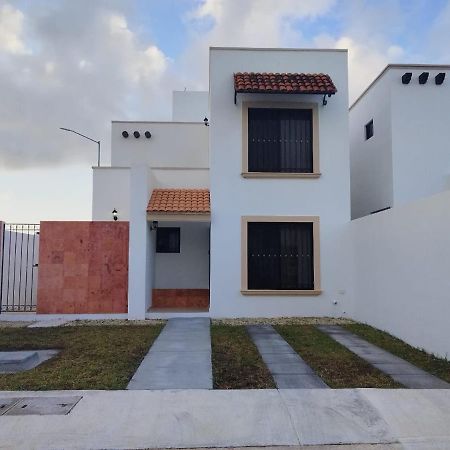 Hermosa Casa A 15 Minutos Del Aeropueto De Cancun En Exclusivo Fraccionamiento Residencial Luaran gambar